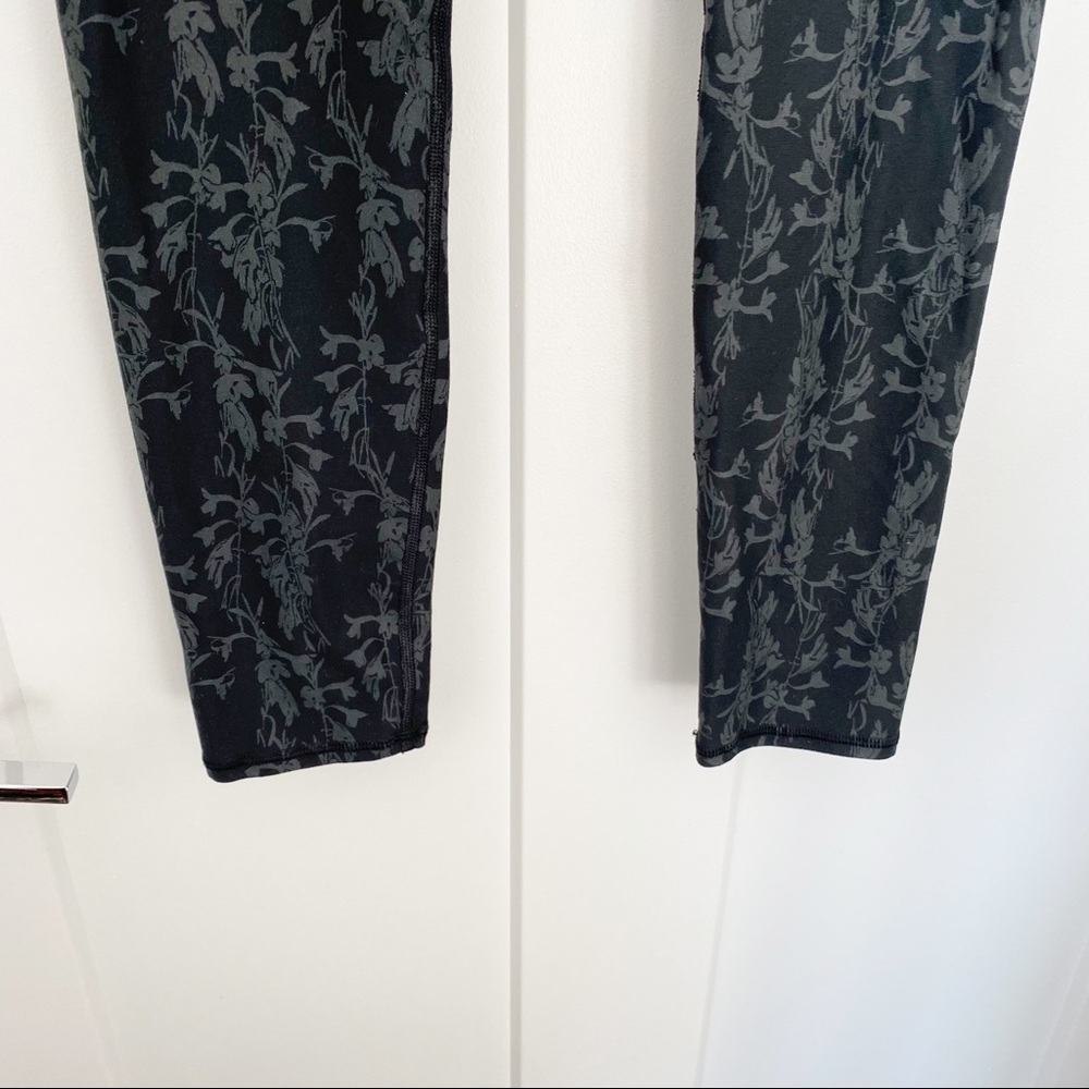 Fabletics Powerhold High Rise Leggings Black/Gray Floral Workout Gym Size Small - Picture 7 of 9